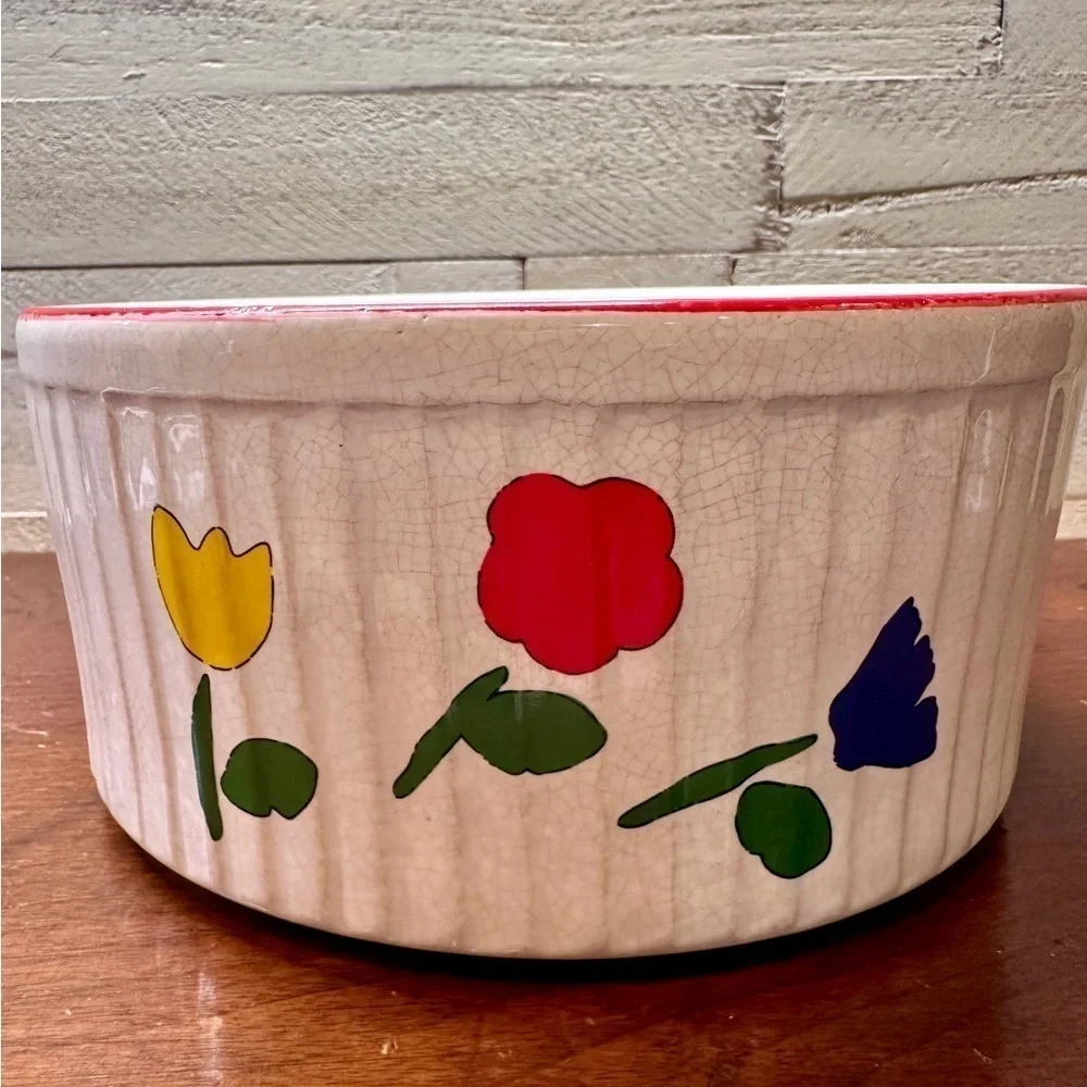VINTAGE, TULIP SOUFFLÉ DISH/RAMEKIN. IN GOOD CONDITION. SOME CRAZING.